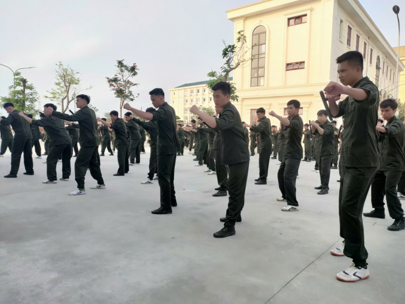 Nàng mưa thao trường rèn chiến sĩ  -0