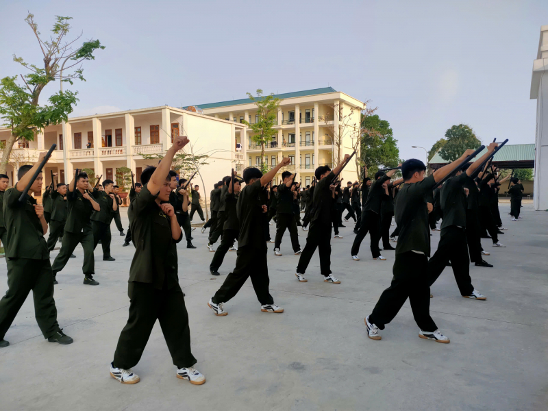 Nàng mưa thao trường rèn chiến sĩ  -1