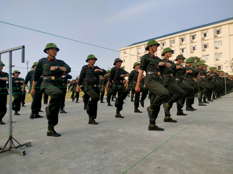 Nàng mưa thao trường rèn chiến sĩ  -7