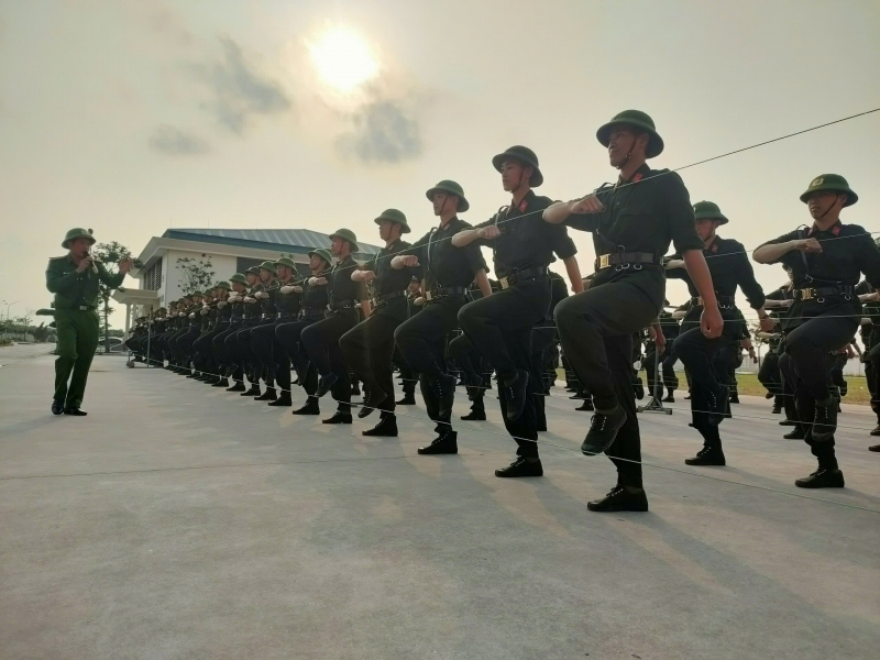 Nàng mưa thao trường rèn chiến sĩ  -9