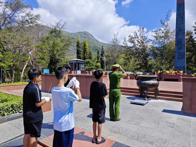 Côn Đảo: Giúp học sinh chưa ngoan chuyển biến nhận thức từ hoạt động tri ân -1