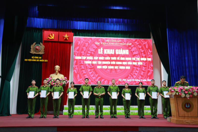 Học viện Cảnh sát nhân dân tổ chức các khóa tập huấn về AI cho hơn 5.000 học viên -0