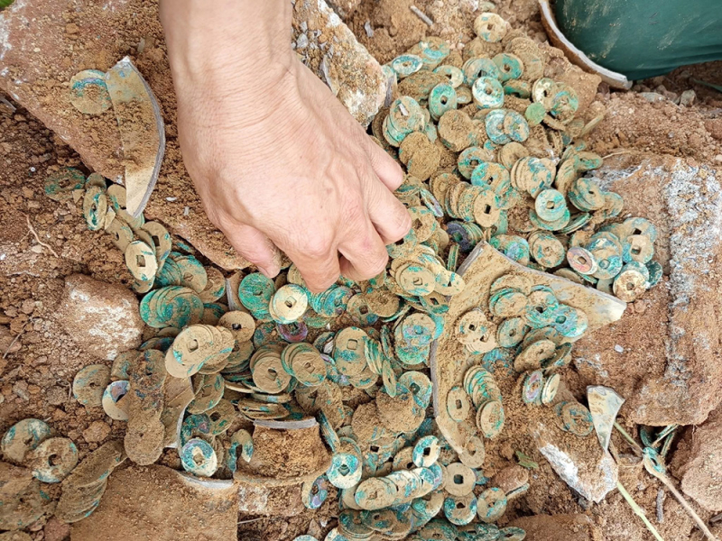 Cơn sốt tiền cổ và những góc khuất -0