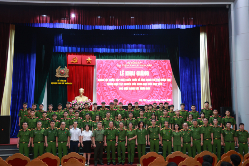 Học viện Cảnh sát nhân dân tổ chức các khóa tập huấn về AI cho hơn 5.000 học viên -0