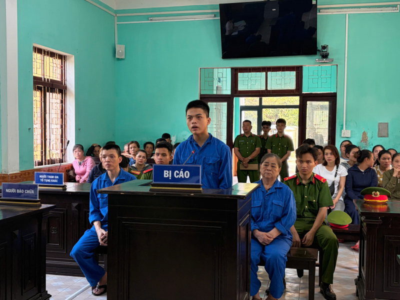 Bán ma túy; bà ngoại, con gái và cháu dưới 18 tuổi cùng hầu tòa -0