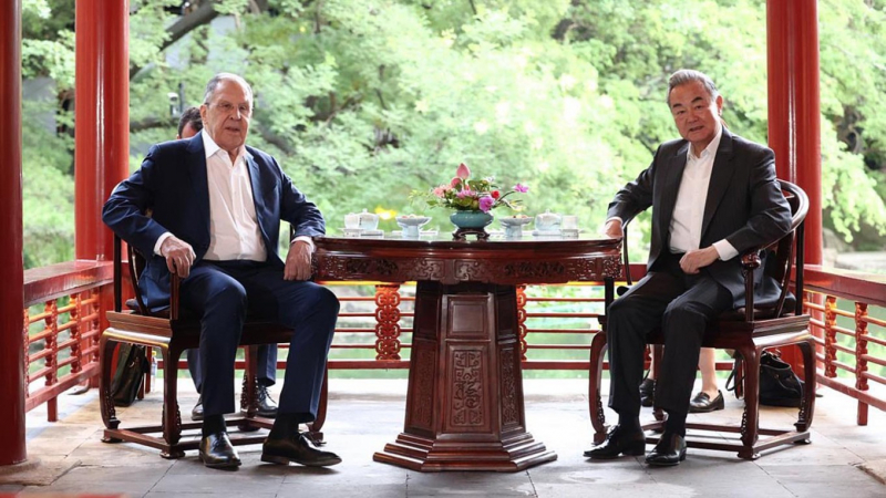 Trung-Nga chung sức hạ nhiệt căng thẳng Trung Đông -0