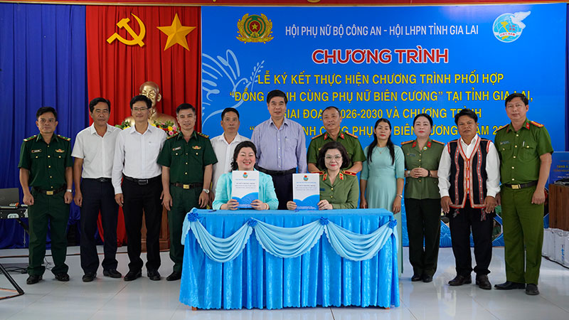 Phụ nữ Công an nhân dân với chương trình “Đồng hành cùng phụ nữ biên cương” -0