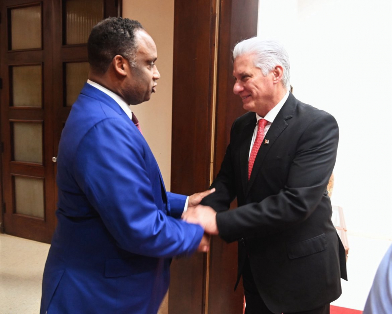 Hai nghị sĩ Mỹ chia sẻ gì trong chuyến thăm năm ngày tới Cuba? -1