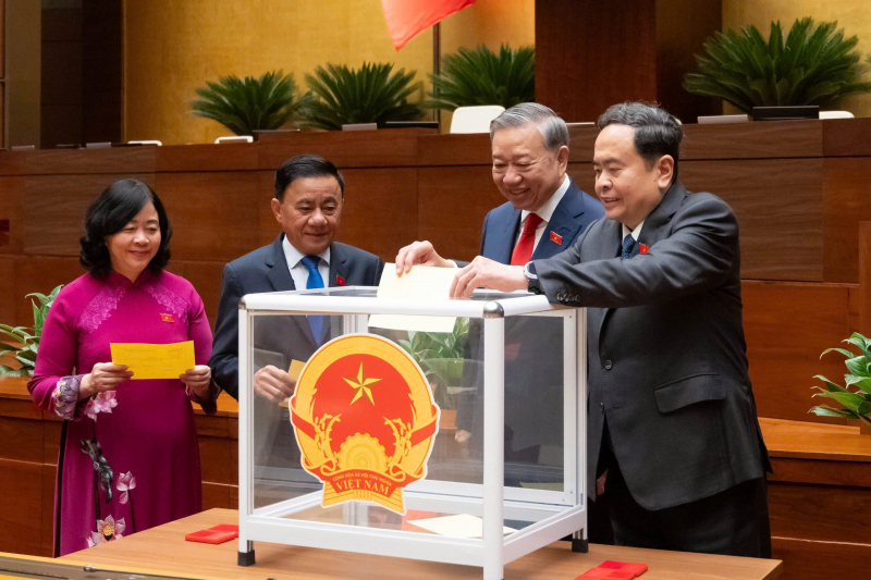 Thủ tướng Lê Minh Hưng:  -1