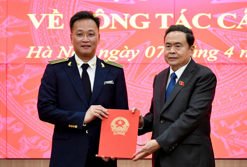 Trao Nghị quyết của Quốc hội về bầu Tổng Kiểm toán nhà nước đối với đồng chí Nguyễn Hữu Nghĩa -0