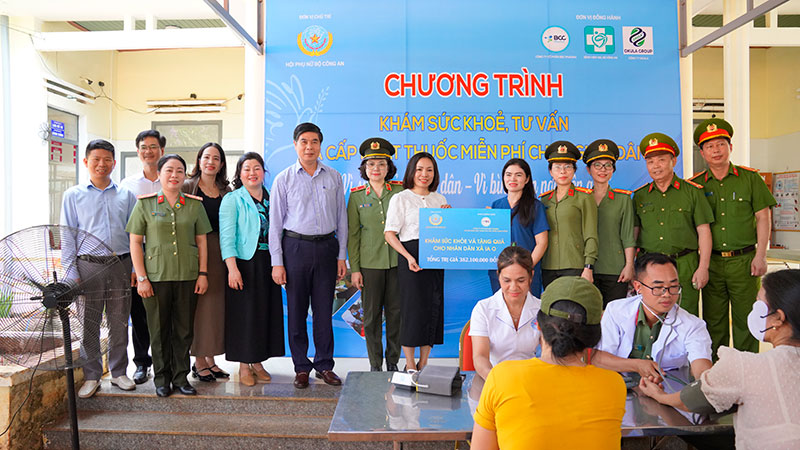 Phụ nữ Công an nhân dân với chương trình “Đồng hành cùng phụ nữ biên cương” -0