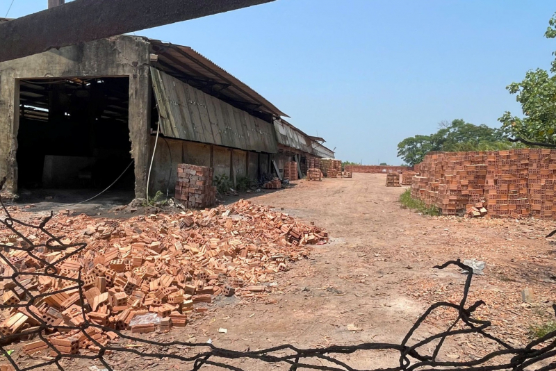 Huế: Buộc chấm dứt hoạt động, tháo dỡ nhà máy sản xuất gạch nằm bên trường học gây ô nhiễm suốt nhiều năm -0