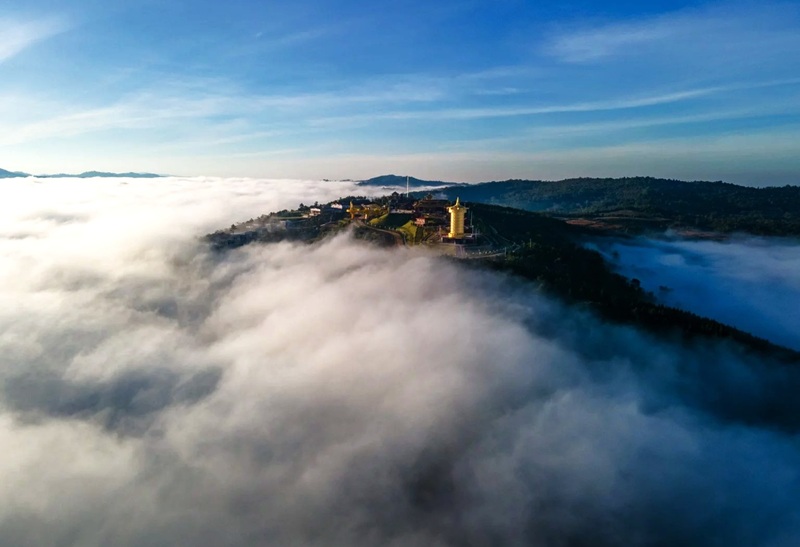 “Chạm” vào bình minh trên biển mây Samten Hills Dalat -1