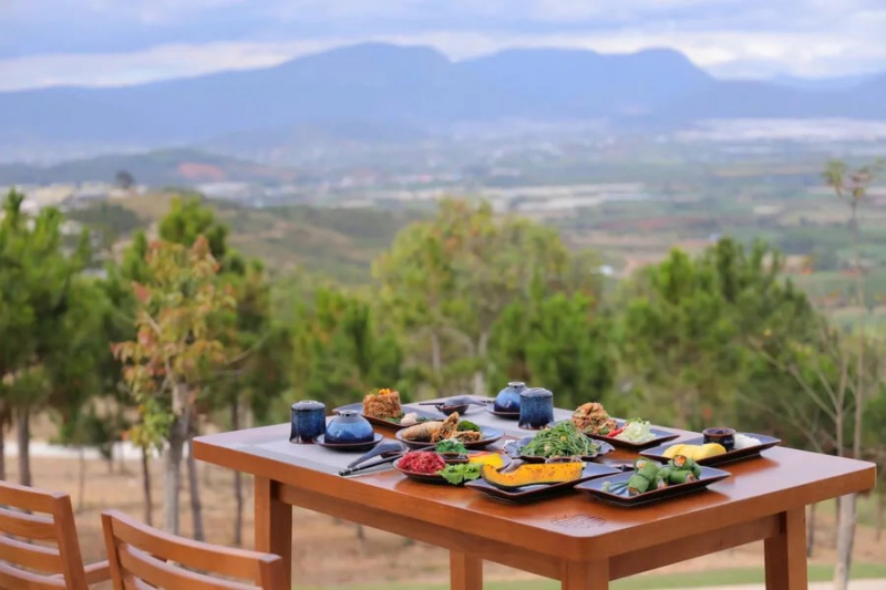 “Chạm” vào bình minh trên biển mây Samten Hills Dalat -0