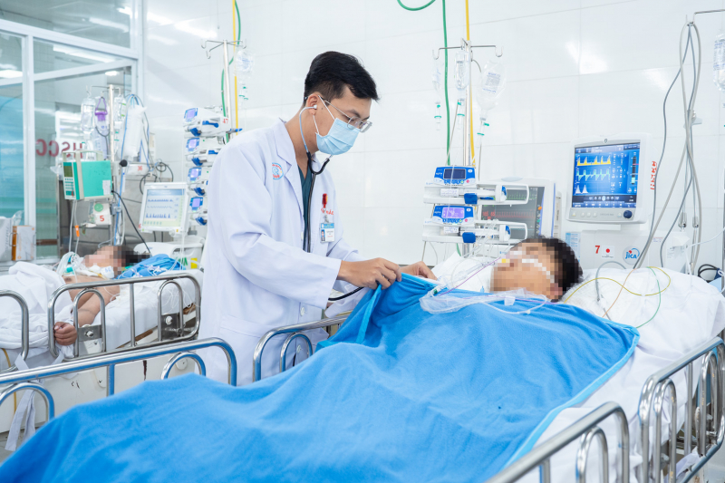 Vụ xe khách chở thợ lặn lao xuống vực: 2 thợ lặn cấp cứu tại Bệnh viện Chợ Rẫy -0