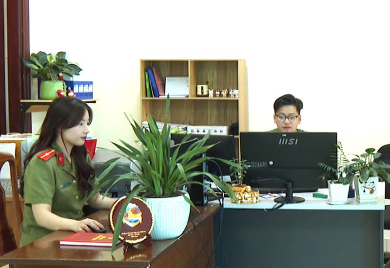 Lặng thầm phía sau những chiến công -0