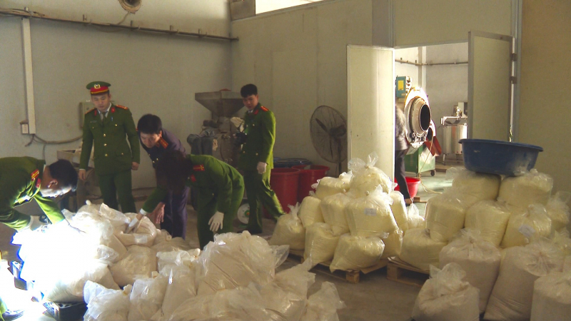 Cảnh sát phòng chống tội phạm về môi trường: Quyết liệt ngăn chặn thực phẩm bẩn và hàng giả -0