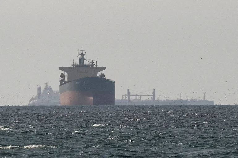 Mỹ cân nhắc áp phí qua eo biển Hormuz -0