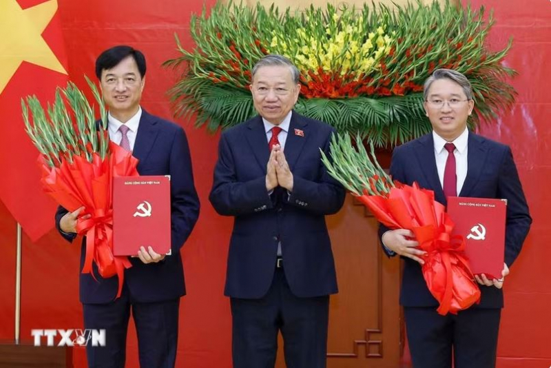 Trao quyết định bổ nhiệm Trưởng ban Tổ chức TW và Chánh Văn phòng TW Đảng -0