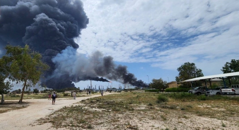 Một nhà máy lọc dầu Iran bị tấn công ngày sau thỏa thuận ngừng bắn -0