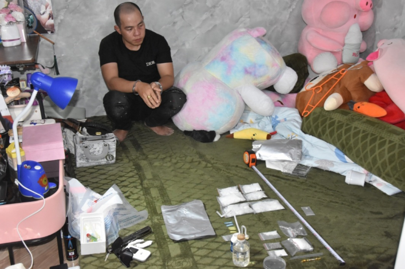 Bắt đối tượng ma túy, thu giữ khẩu súng đạn đã lên nòng -0