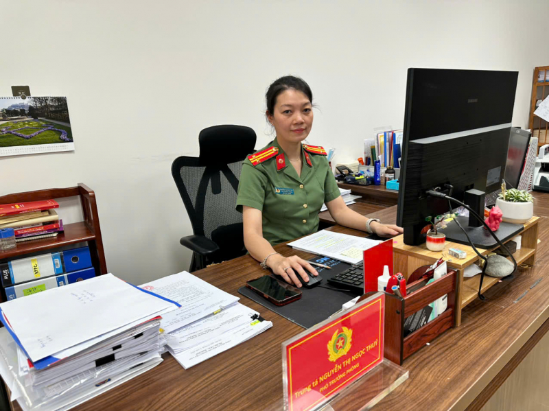 Nữ Trung tá tận tụy, trách nhiệm trong công tác tham mưu phục vụ xây dựng và hoàn thiện thể chế -0