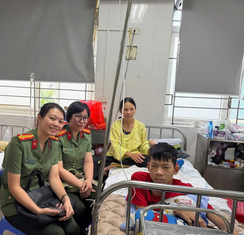 Nữ Trung tá tận tụy, trách nhiệm trong công tác tham mưu phục vụ xây dựng và hoàn thiện thể chế -0