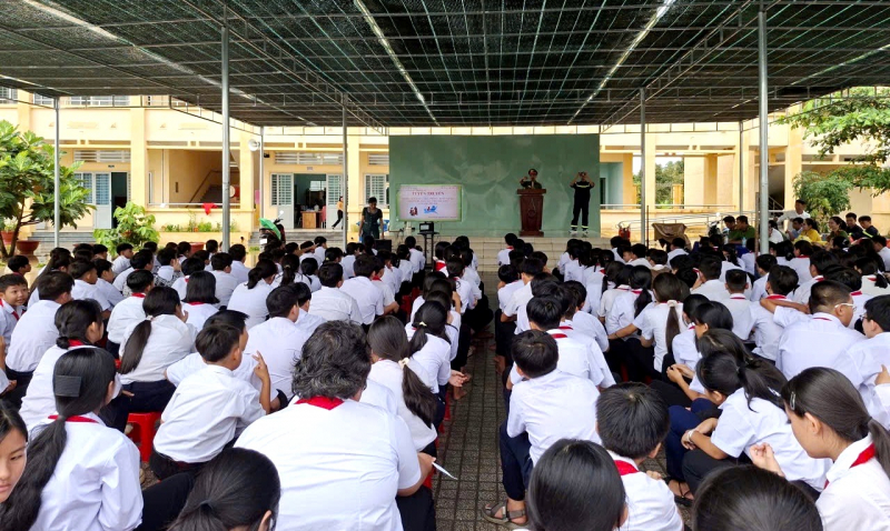 Phụ huynh lơ là, trẻ em đuối nước thương tâm trên kênh rạch -0