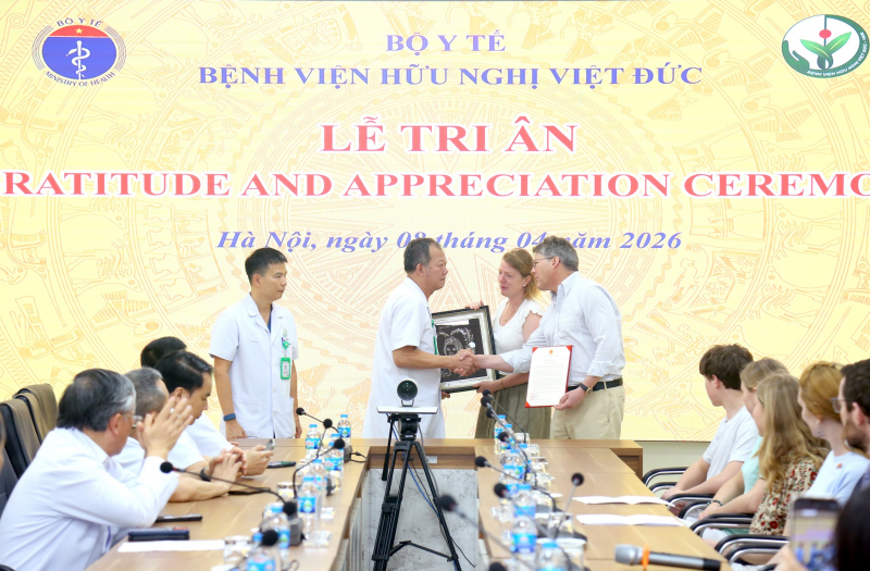 Tri ân cô gái người Anh hiến tạng cứu sống 3 người Việt Nam -0