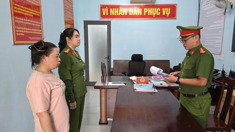 Đà Nẵng: Bắt khẩn cấp người phụ nữ đánh 2 nhân viên gác chắn đường sắt -0