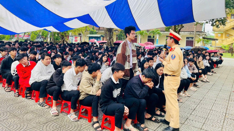 Răn đe, xử lý nghiêm thanh thiếu niên có dấu hiệu vi phạm an toàn giao thông -0
