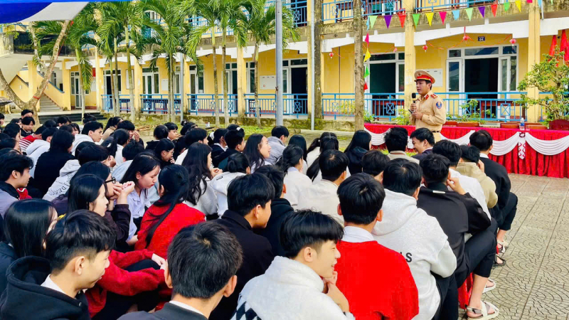 Răn đe, xử lý nghiêm thanh thiếu niên có dấu hiệu vi phạm an toàn giao thông -0