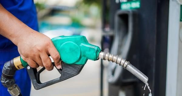 Giá xăng dầu giảm mạnh, dầu diesel giảm gần 10.000 đồng một lít -0