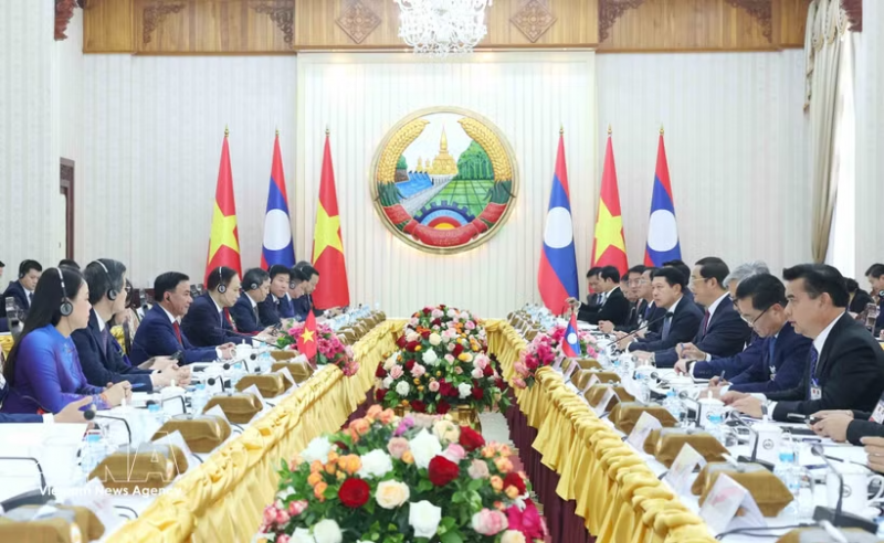 Permanent member of Party Central Committee’s Secretariat meets with Lao PM -0