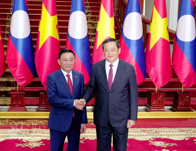 Permanent member of Party Central Committee’s Secretariat meets with Lao PM -0
