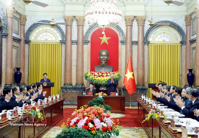 Task handover ceremony held between Party General Secretary, State President To Lam and former State President Luong Cuong -0