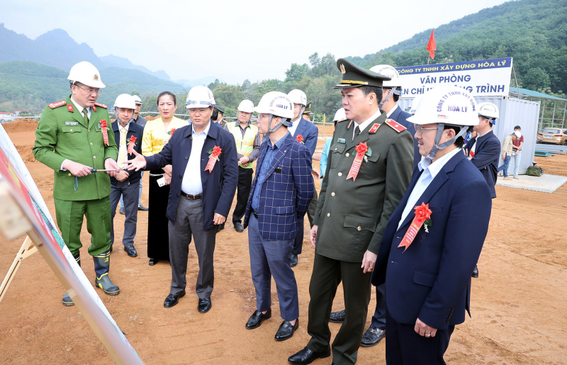 Những “cây bút” giữ bình yên nơi biên cương -0