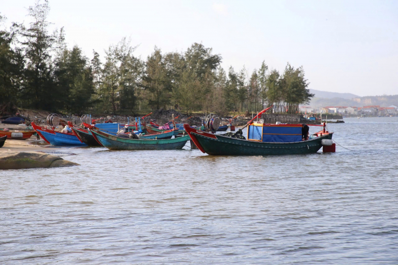  Ngư dân xót xa nhìn biển khi cửa biển bị bồi lấp chặn lối ra vào -0