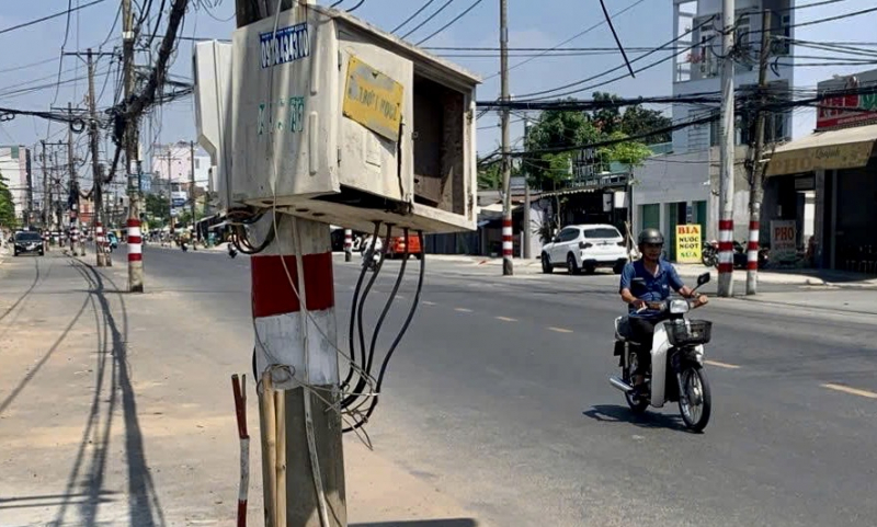 Thót tim vượt gần 200 “chướng ngại vật” trên đường Nguyễn Thị Định -1