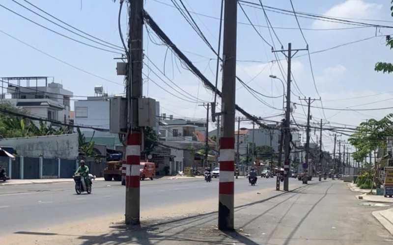 Thót tim vượt gần 200 “chướng ngại vật” trên đường Nguyễn Thị Định -2