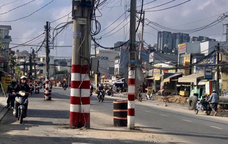 Thót tim vượt gần 200 “chướng ngại vật” trên đường Nguyễn Thị Định -4