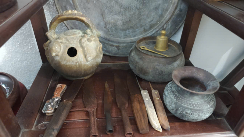 b- d- dao b- tr-u cau và bình vôi -ng nh- dùng trong an tr-u c-a bu-i g-p g- giao duyên quan h-.jpg -1