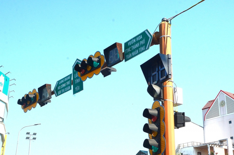 Ứng dụng hệ thống điều khiển giao thông thông minh cho đô thị Đà Lạt  -0
