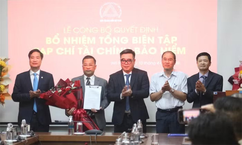 Nhà báo Nguyễn Phong Cầm giữ chức Tổng Biên tập Tạp chí Tài chính Bảo hiểm -0