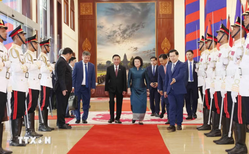 Lễ đón trọng thể Thường trực Ban Bí thư Trần Cẩm Tú thăm chính thức Campuchia -0