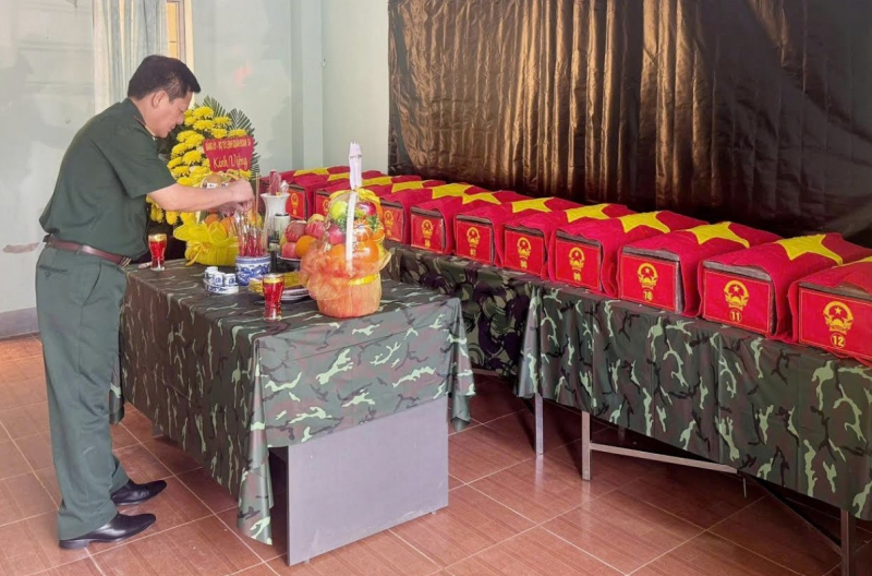 Phát hiện, quy tập 12 hài cốt liệt sĩ trong hang đá -0