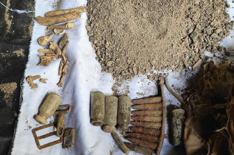 Phát hiện, quy tập 12 hài cốt liệt sĩ trong hang đá -1