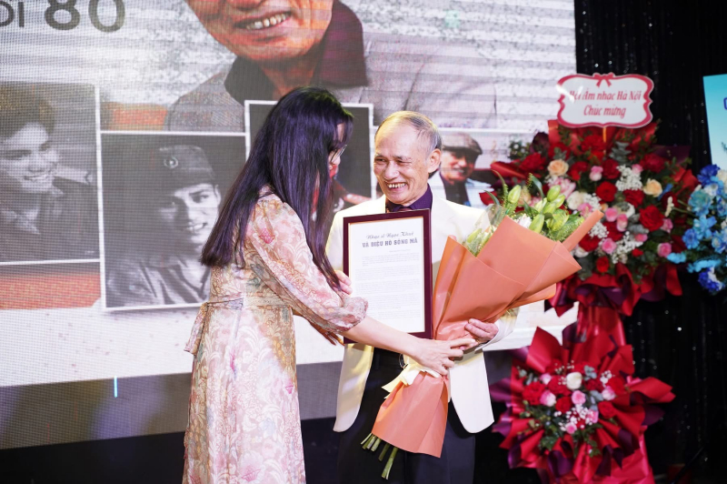 Muôn vẻ sáng tác ca khúc theo  “đơn đặt hàng” -0