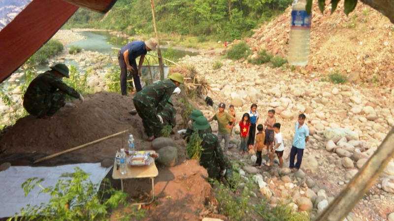 Quy tập 3 hài cốt liệt sĩ ở phía tây Trường Sơn tỉnh Quảng Trị -0