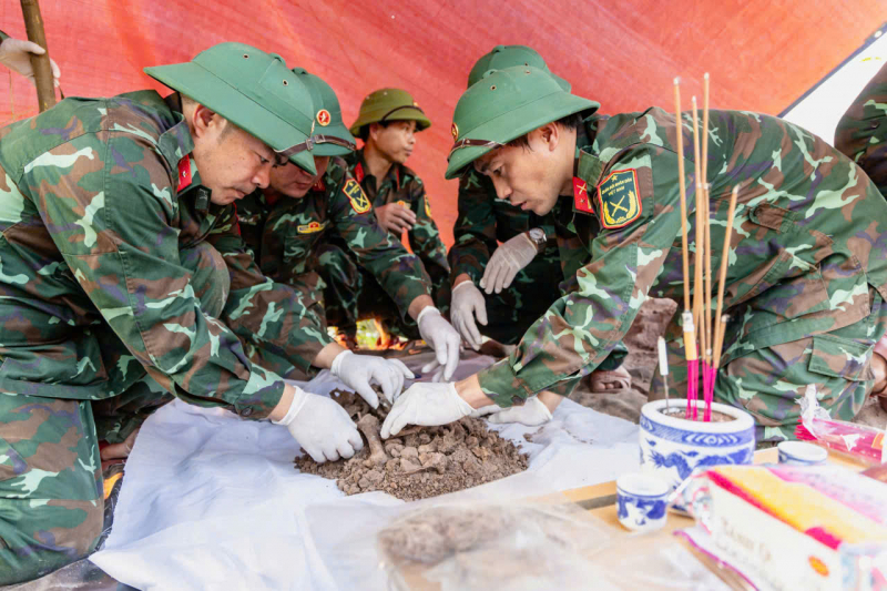 Quy tập 3 hài cốt liệt sĩ ở phía tây Trường Sơn tỉnh Quảng Trị -0